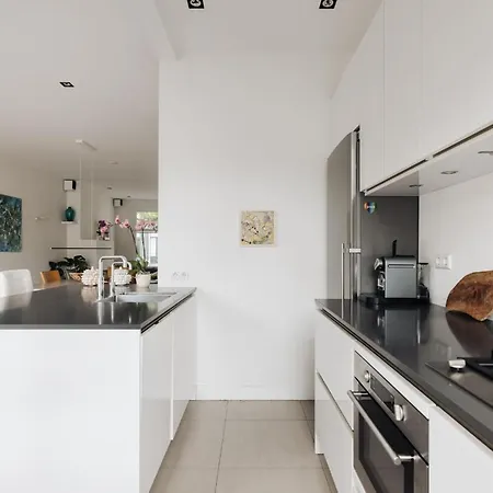 Beautiful And Elegant 4 Bedroom Appartement *